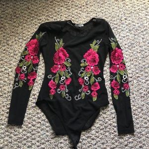 Mesh with flower patches